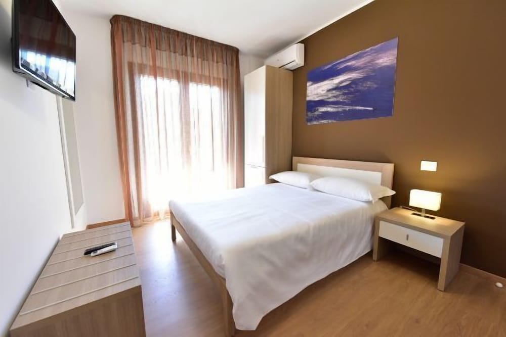 Trip Room & Breakfast 9/38