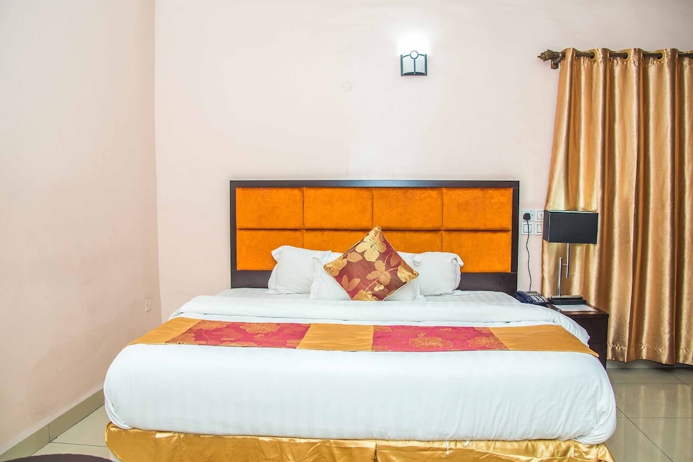 Standard, Queen Bed