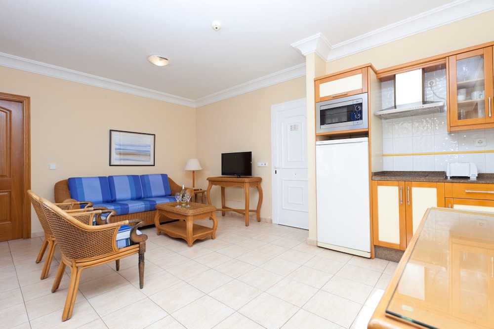Apartamentos LIVVO Coloradamar 8/24