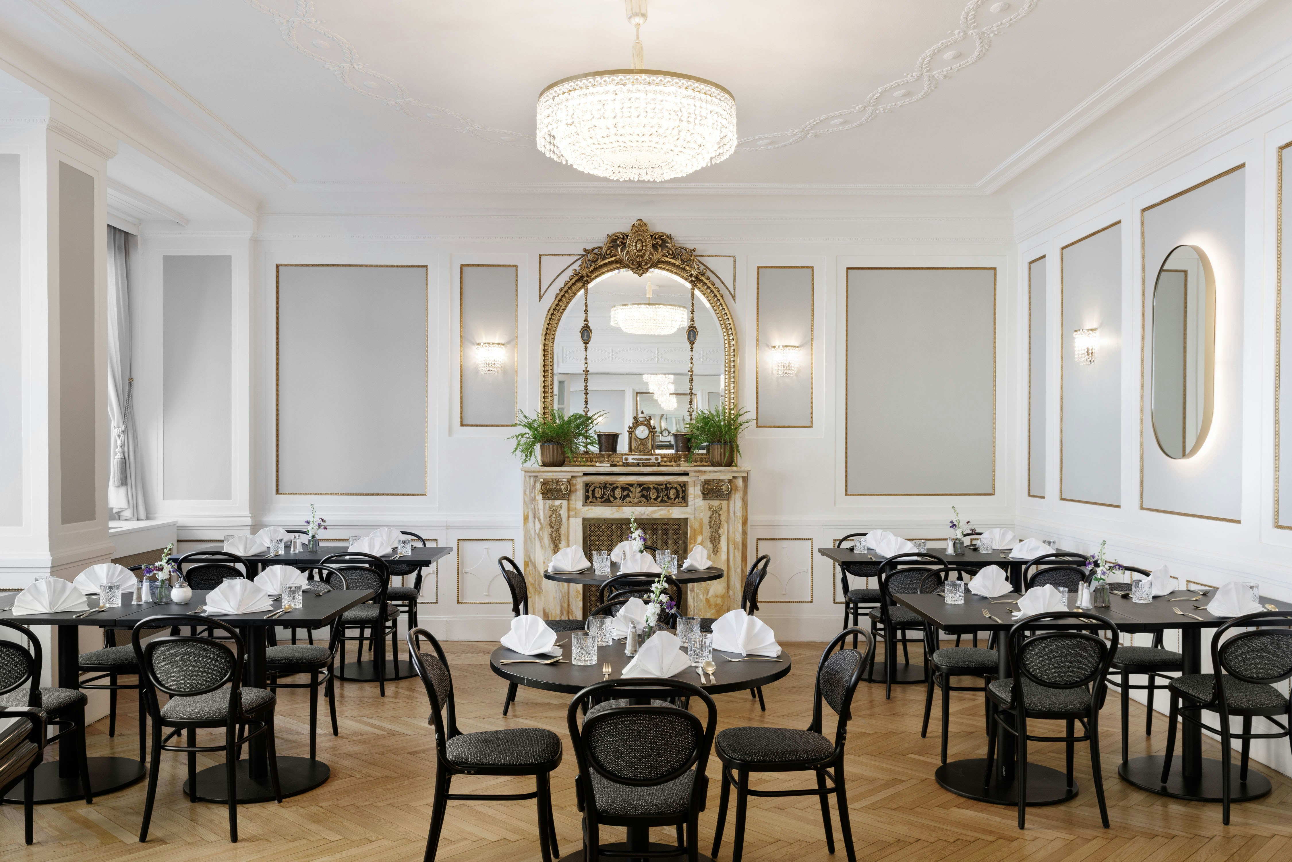 Hotel Astoria Vienna, Curio Collection by Hilton 39/54