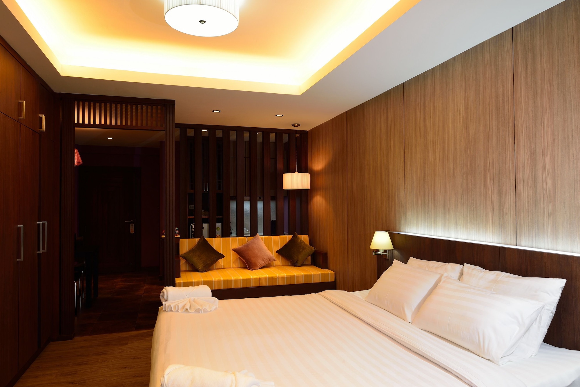 DELUXE, DOUBLE BED