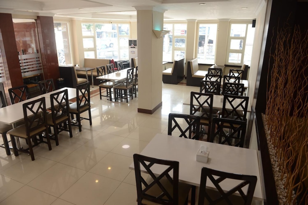 Hotel 88 Jember 40/50