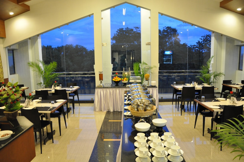 The Nook Hotel 54/68
