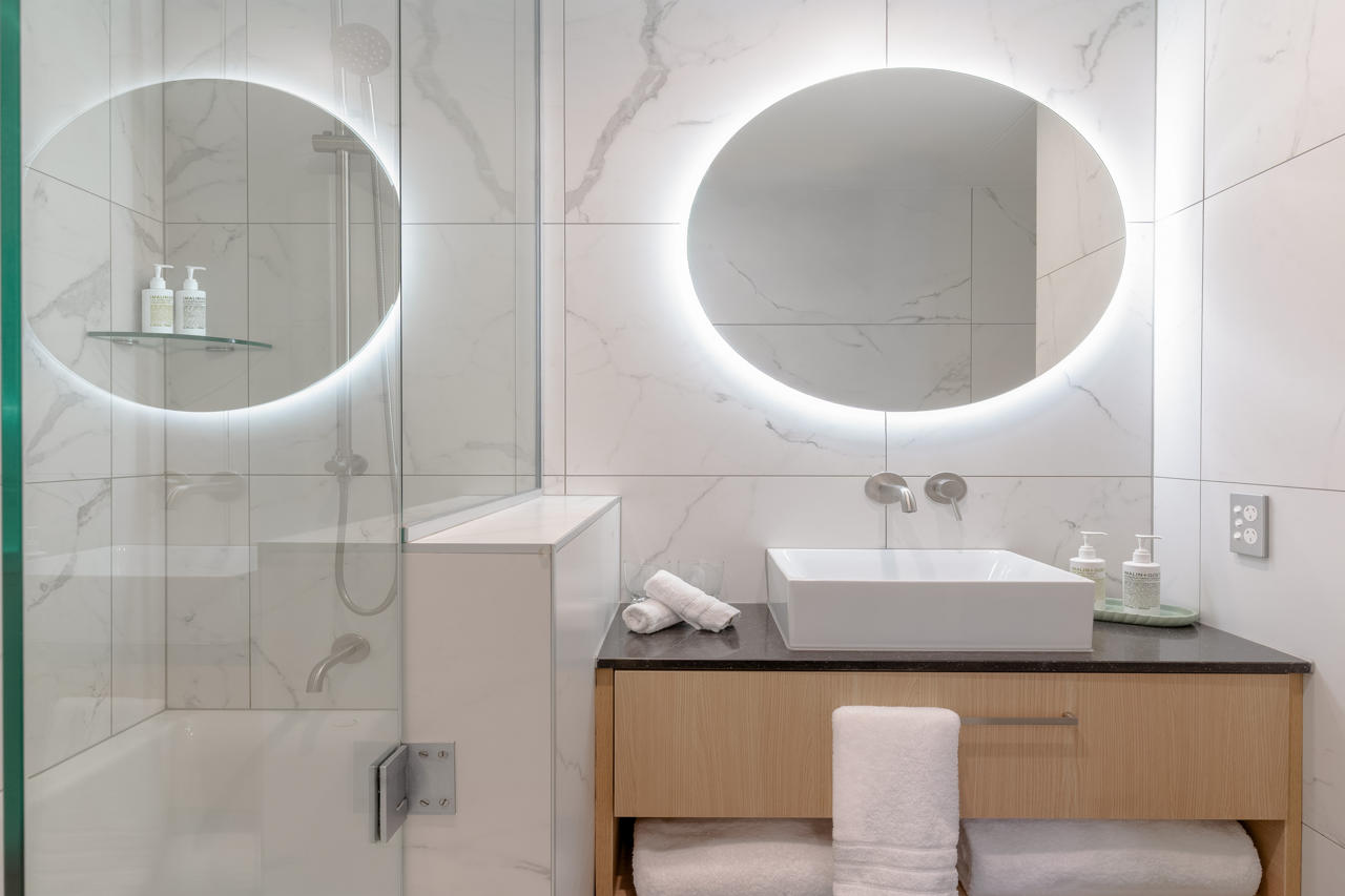 Avani Queenstown Hotel 55/56