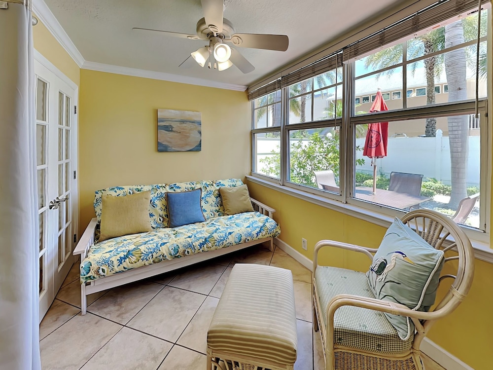 Barefoot Beach Resort 28/77