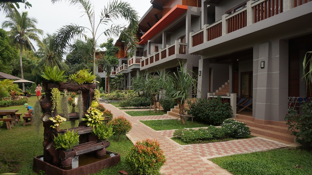 Lanta Intanin Resort 58/64