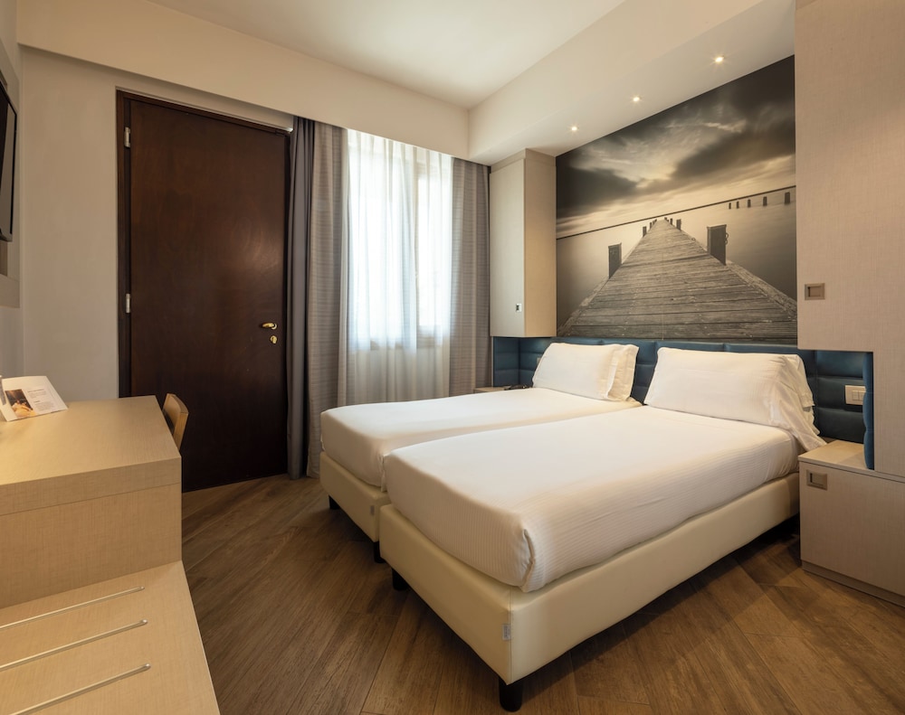 Business, Convertible Double Bed