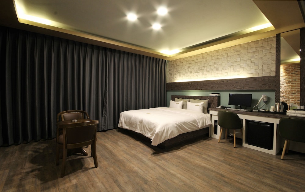 Goldenroot Hotel In Gimhae 17/35