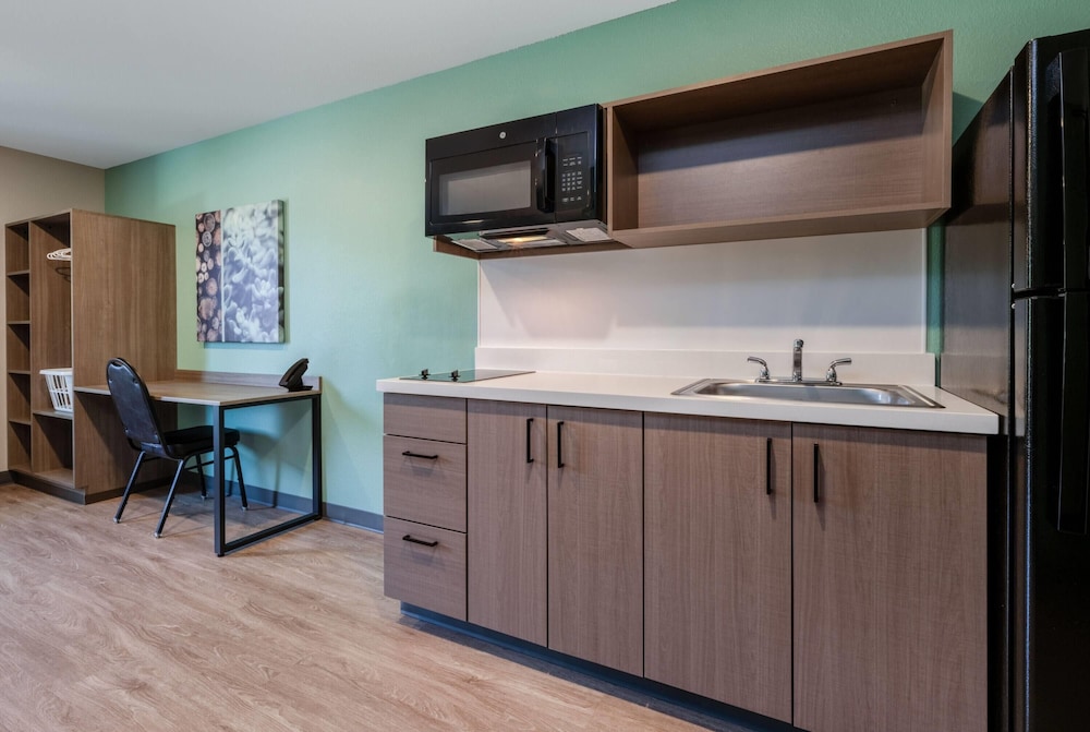 ECHO Suites Extended Stay By Wyndham Naples 20/86