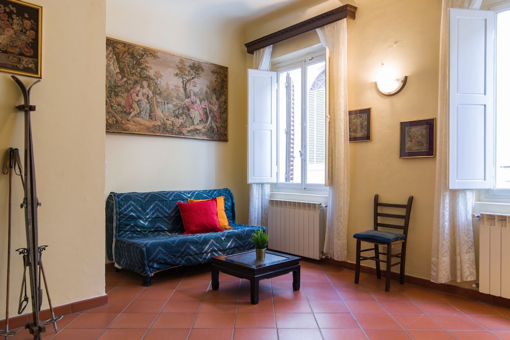Florence Ariento Romantic Apartment 17/32