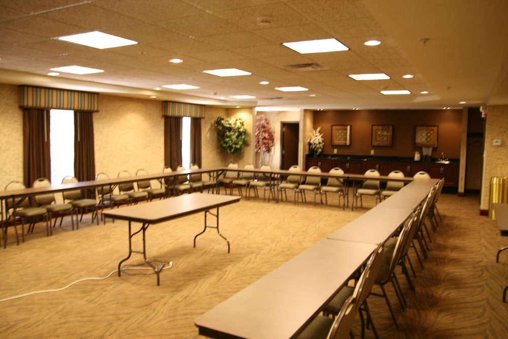 Hampton Inn Warsaw 31/35