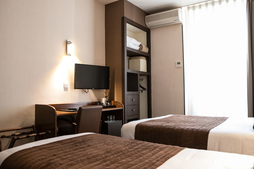 Hotel Majestic 7/58