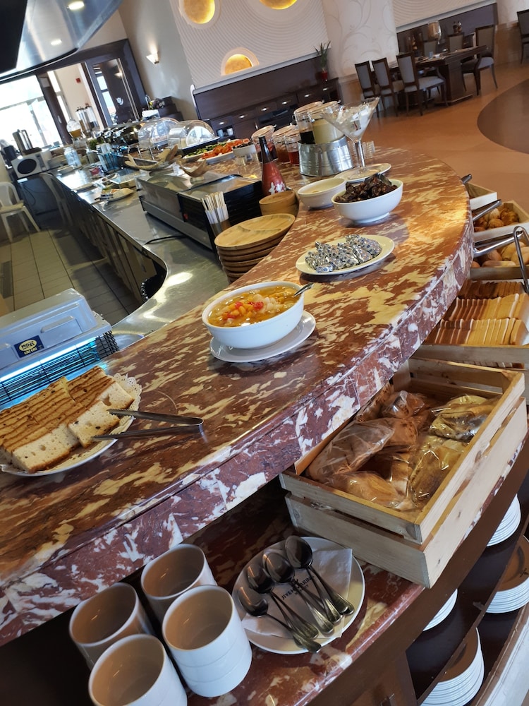 GOLDEN TULIP JIYEH MARINA RESORT 42/50