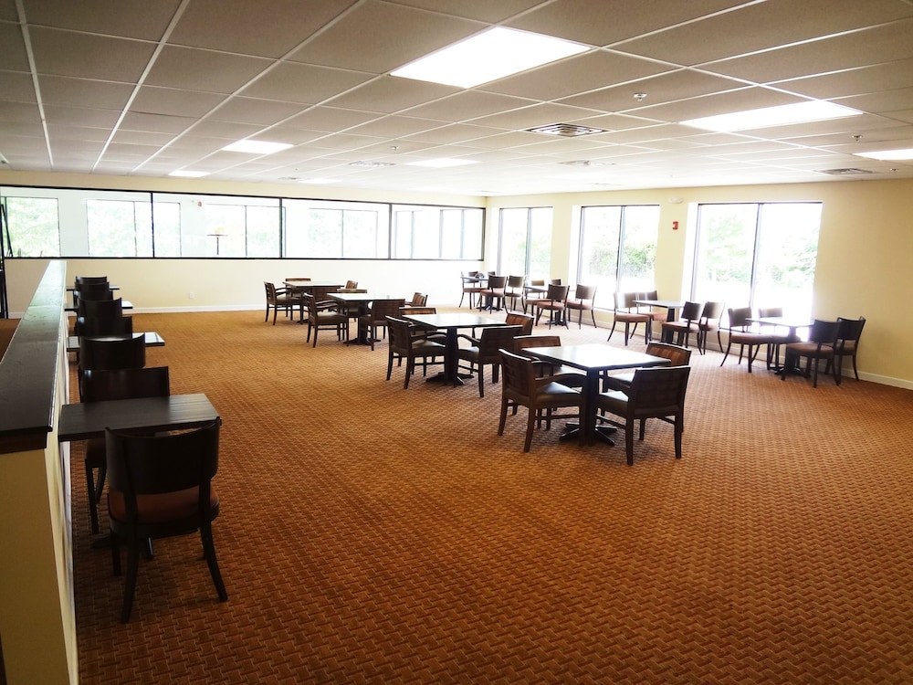 Red Roof Inn Chicago - N Aurora/Naperville 25/36