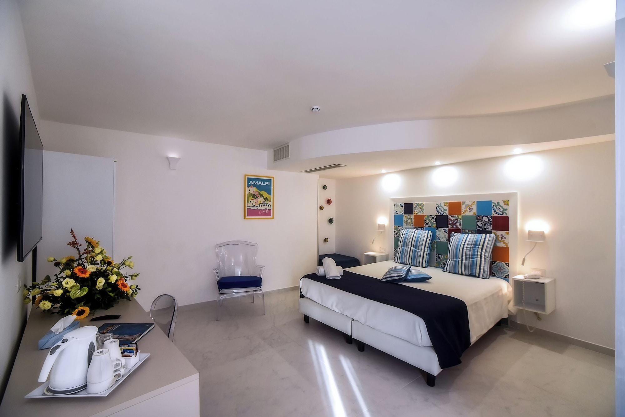 Deluxe, Double Bed, Adult Only، Hotel Amalfi 4/7