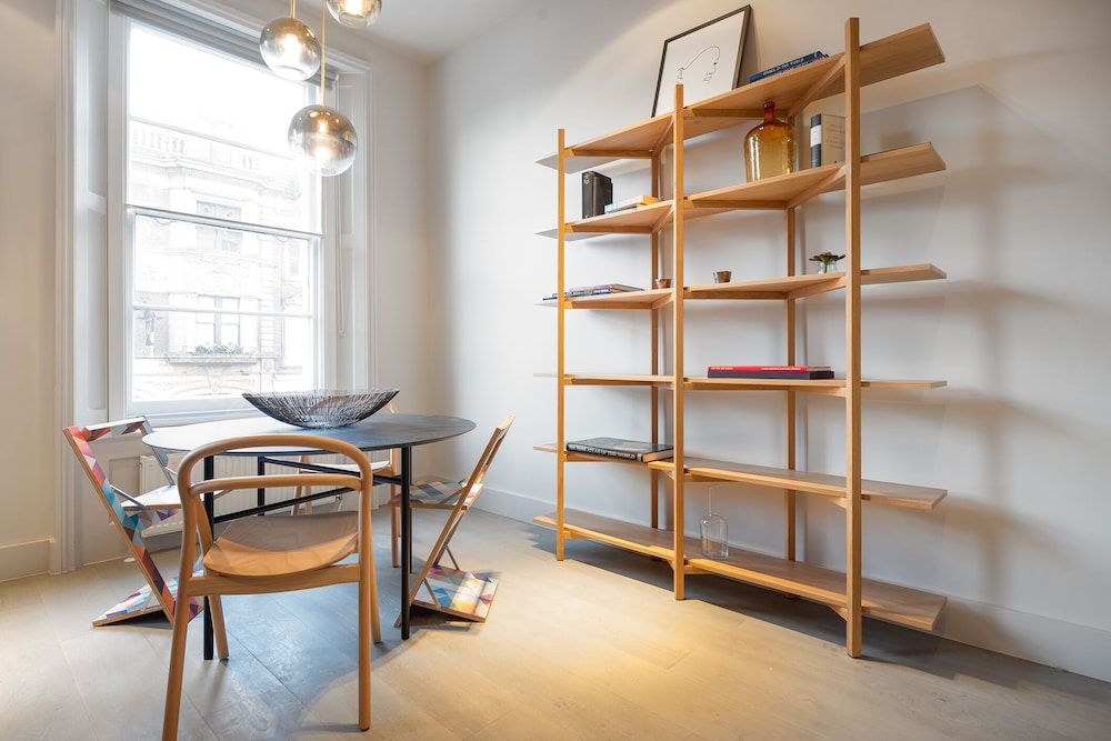 South Kensington by CAPITAL 3/65
