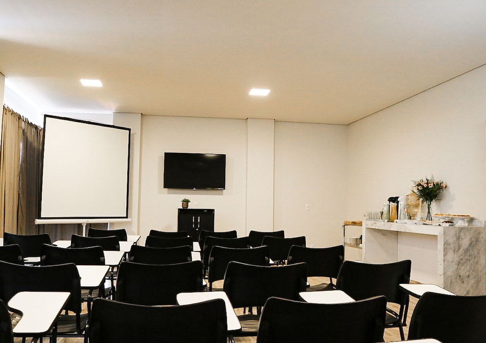 Avenida Park Hotel - Iturama 25/28