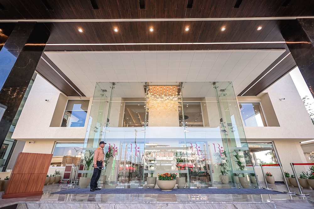 HOTEL SOFTEL PLAZA 2/50