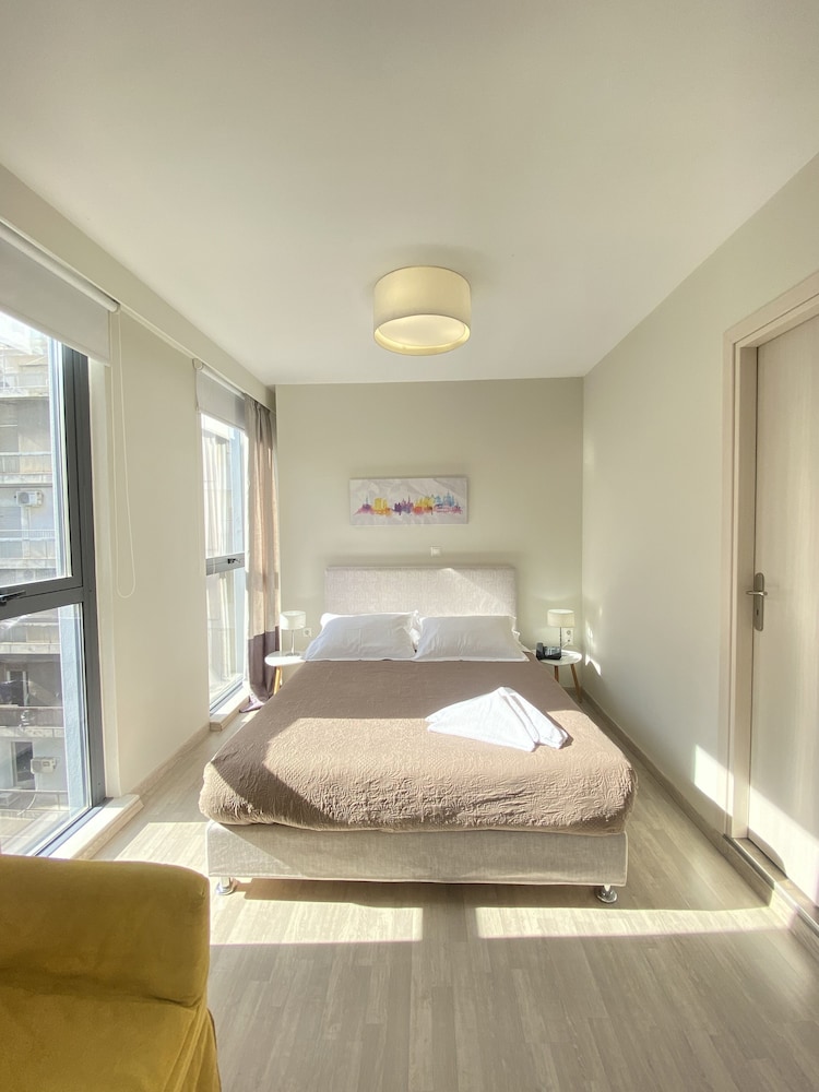 Tins Hotel City 24/50