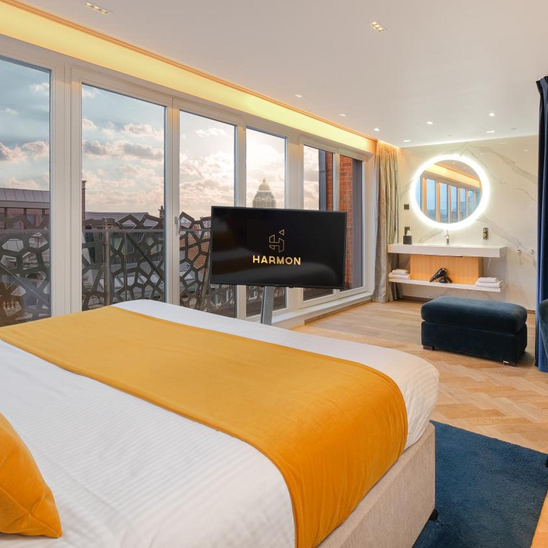 SUITE, BALCONY