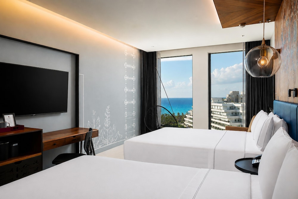Superior, 2 Queen Beds, Sunrise View
