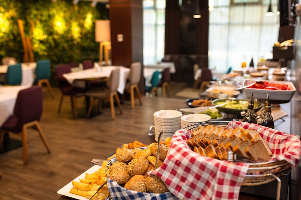 New City Hotel and Restaurant Nis 50/56