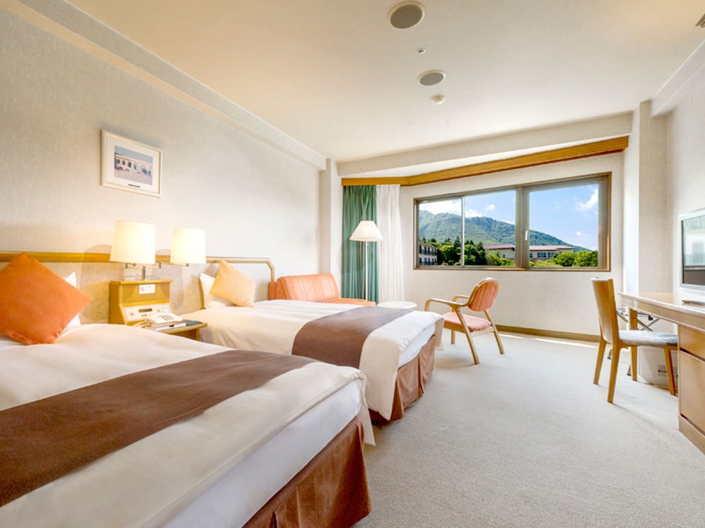 ROOM, TWIN BEDS