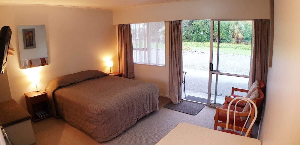 Glacier View Motel 14/68
