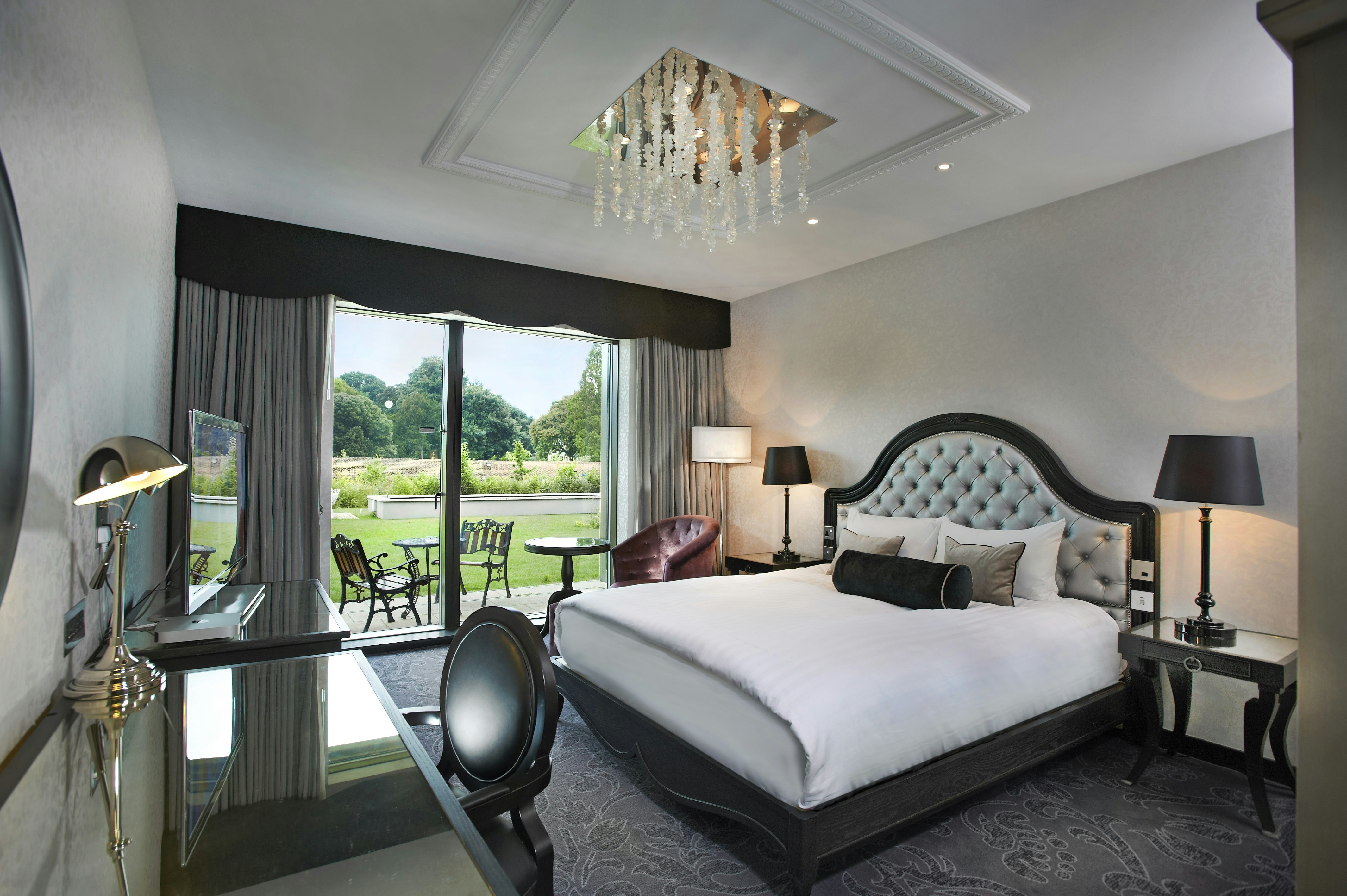 ROOM, QUEEN BED, ACCESSIBLE