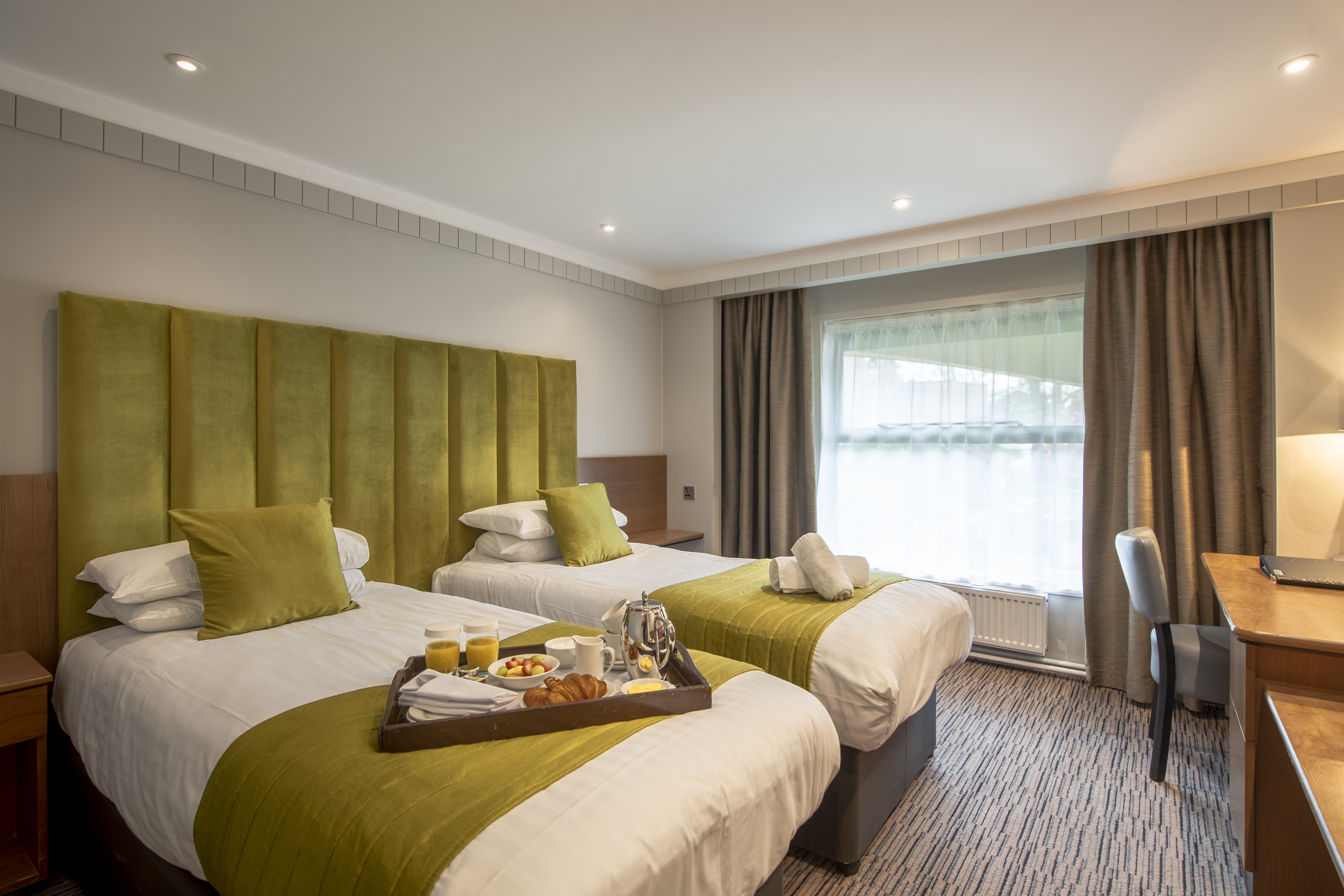 Hogs Back Hotel And Spa 6/26