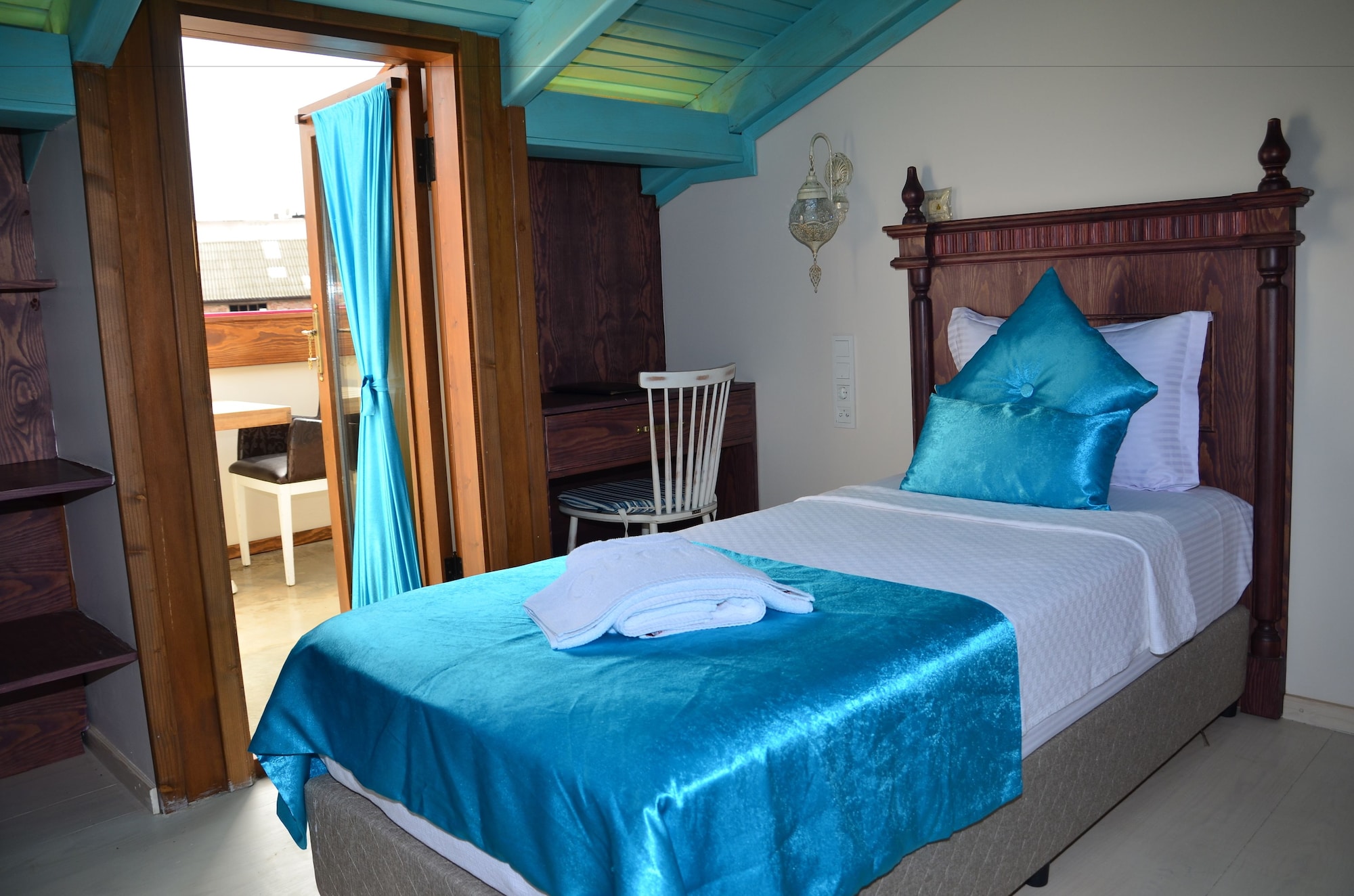 ECONOMY, SINGLE, SINGLE BED, BALCONY