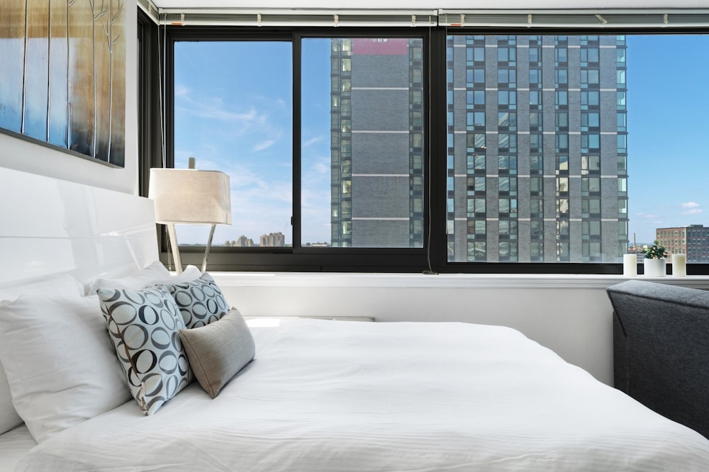 Global Luxury Suites Downtown Jersey City 49/71