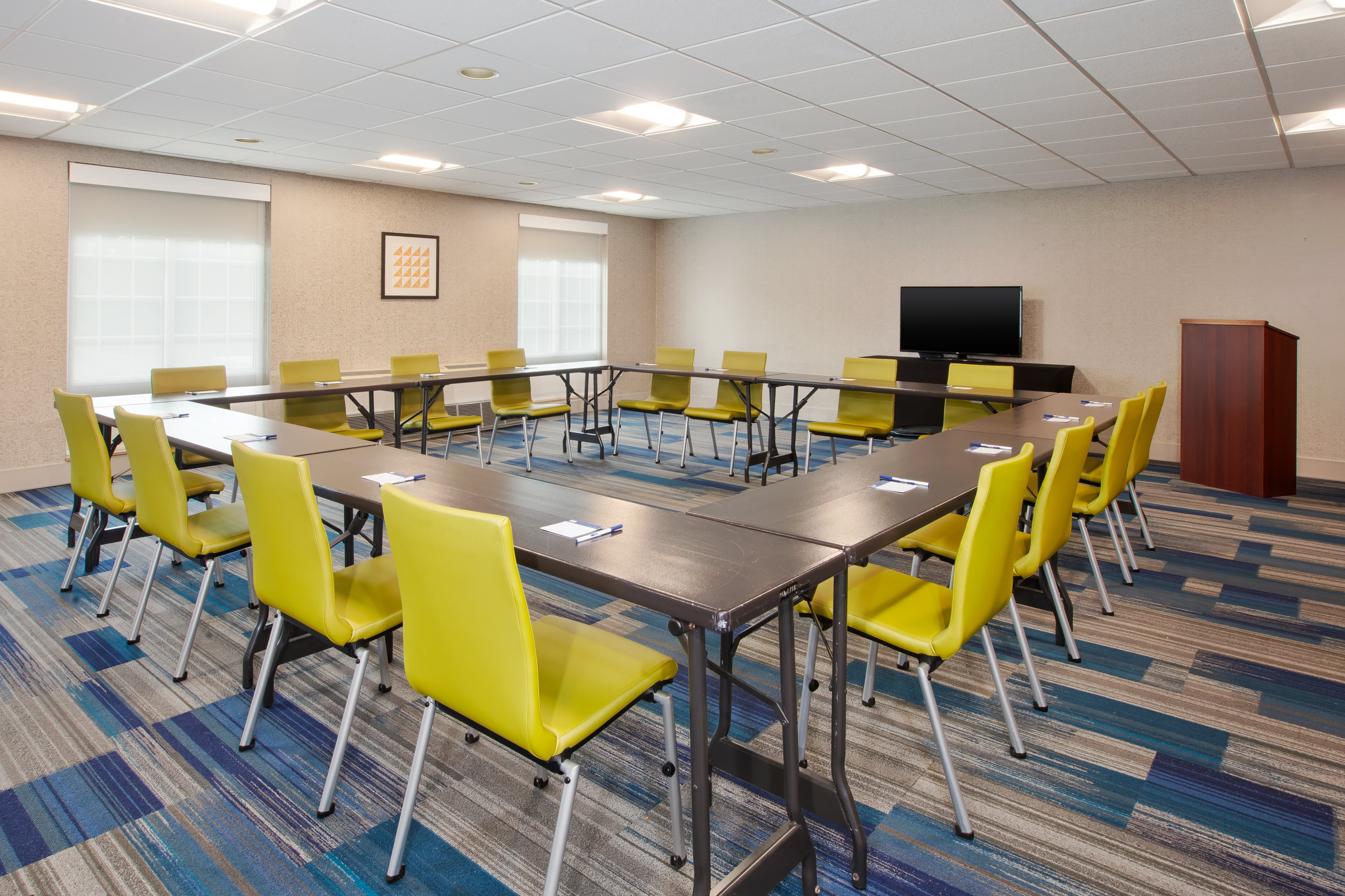 Holiday Inn Express Hotel & Suites Warrenton 26/30