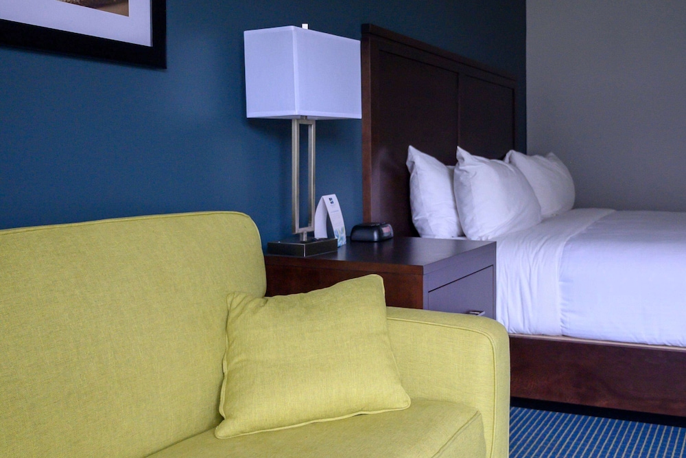 Days Inn by Wyndham Sarnia Harbourfront 18/59