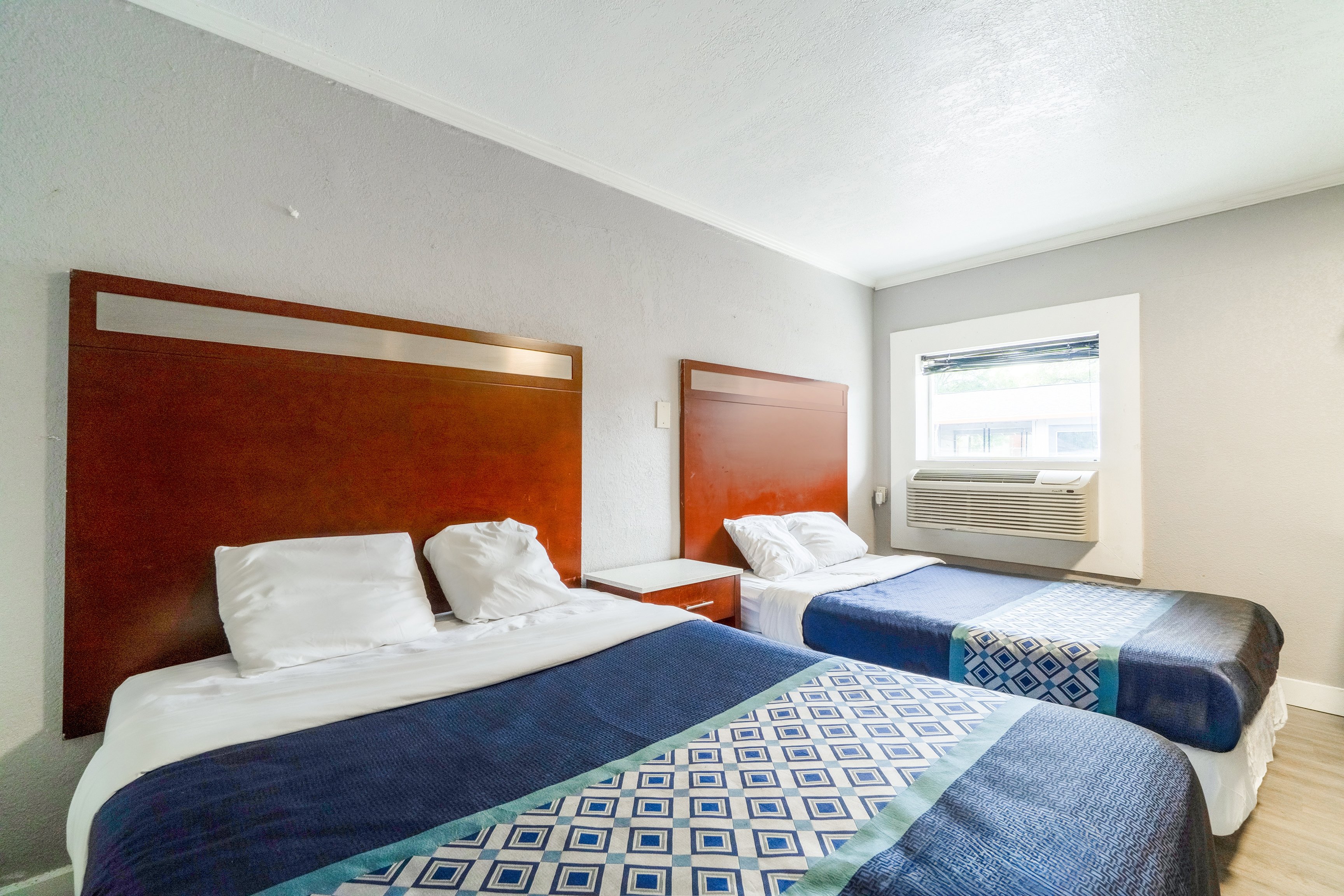 2 Full Beds Non-Smoking، Alamo Oasis Inn and Suites By OYO San Antonio 4/10