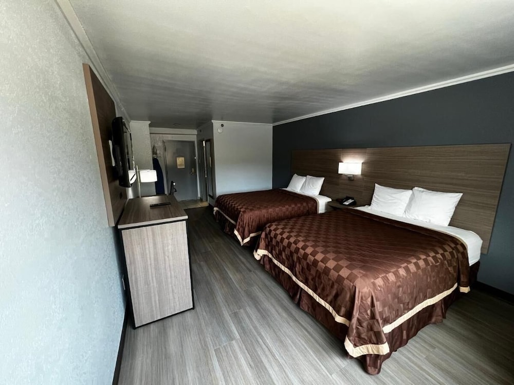 Super 8 by Wyndham Fort Worth Entertainment District 34/49