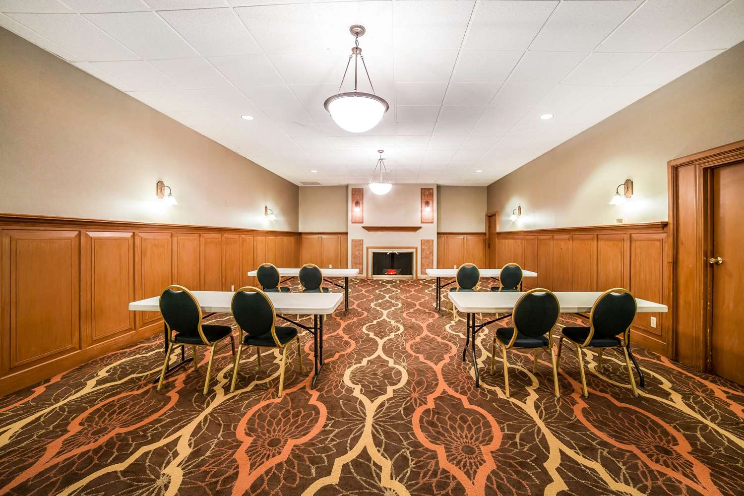 Studio6 Suites Butte, MT I-90 I-15 39/42