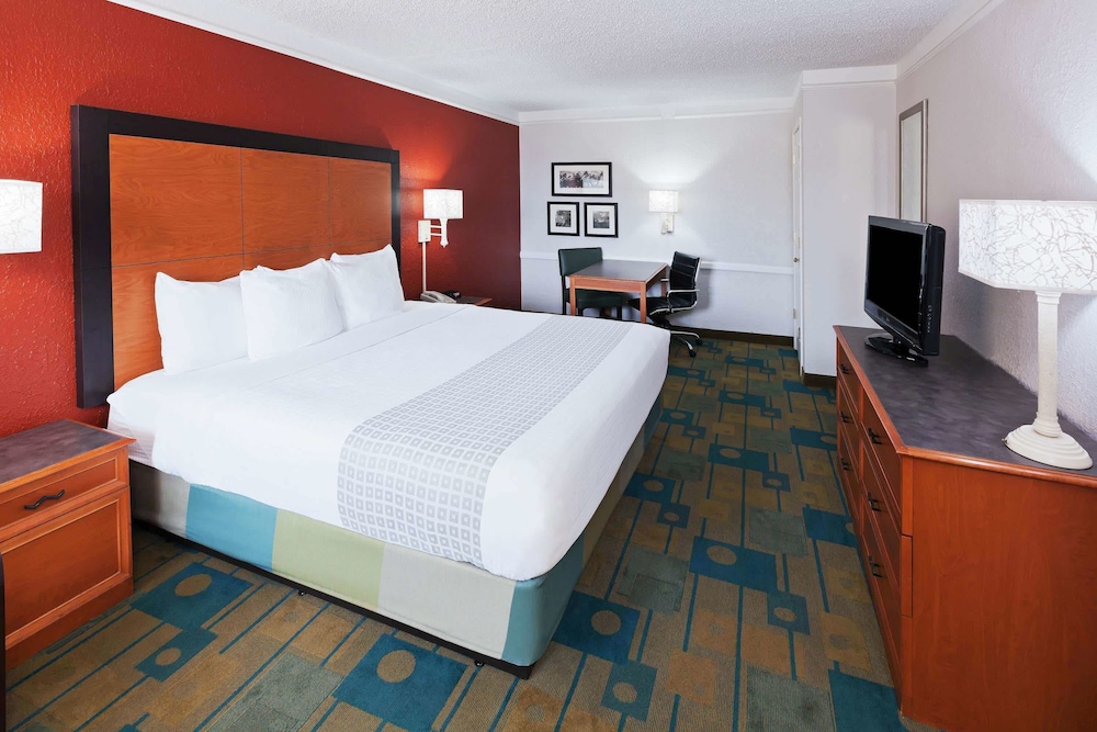 Travelodge by Wyndham Amarillo West Medical Center 13/30