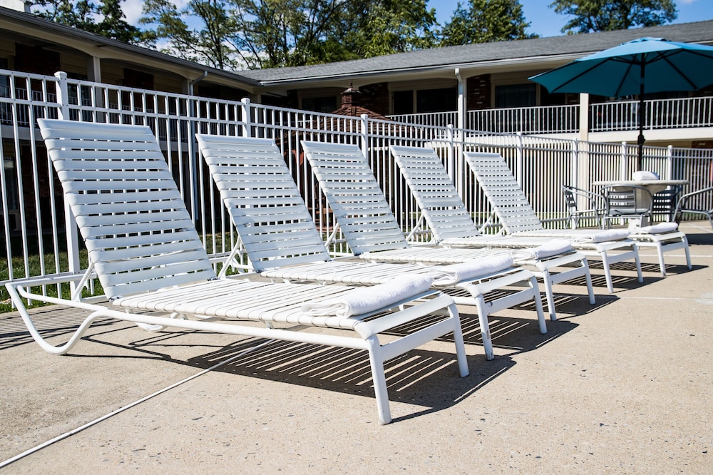 Crystal Inn Eatontown 36/41