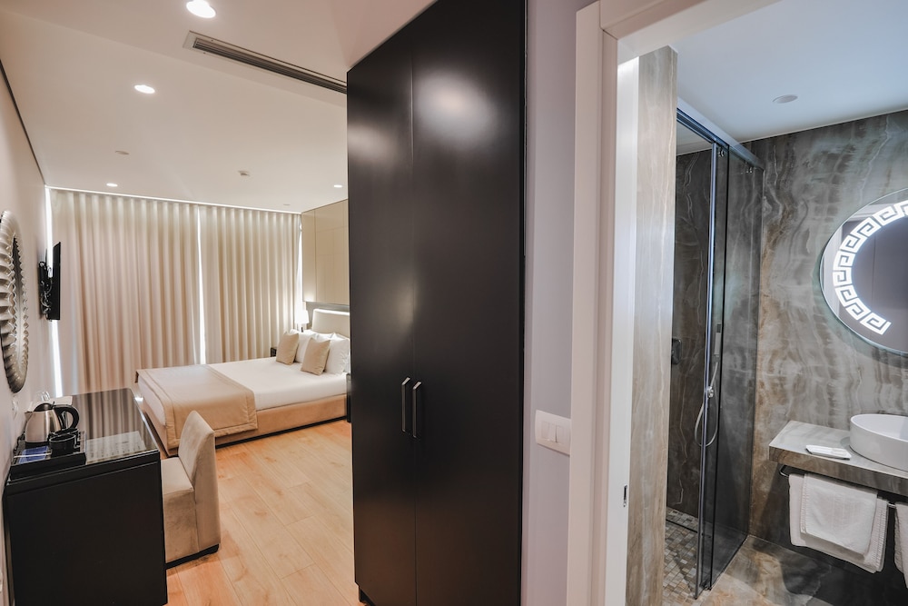 Hotel Oasis 50/50