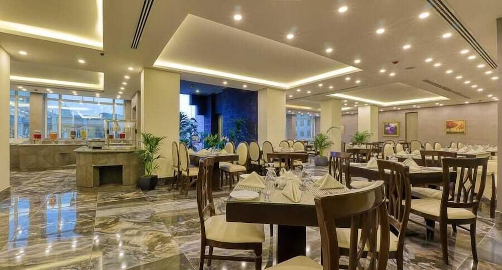 SANDY PALACE HOTEL 39/50