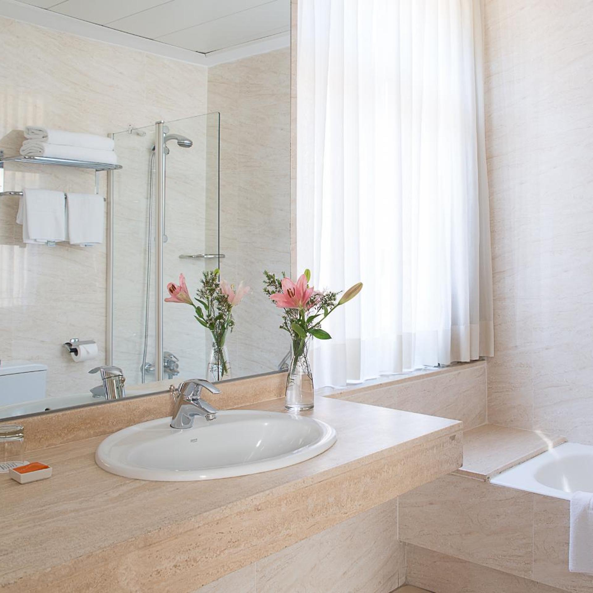 Superior, Double Bed, Hotel Inglaterra 8/9