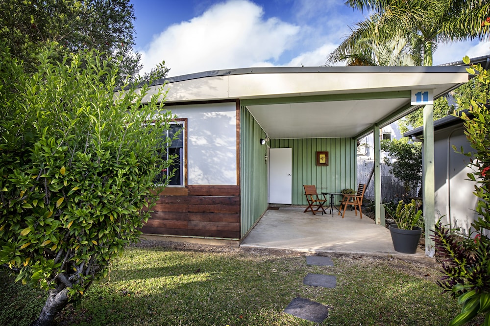 Bush Village Budget Cabins 8/73