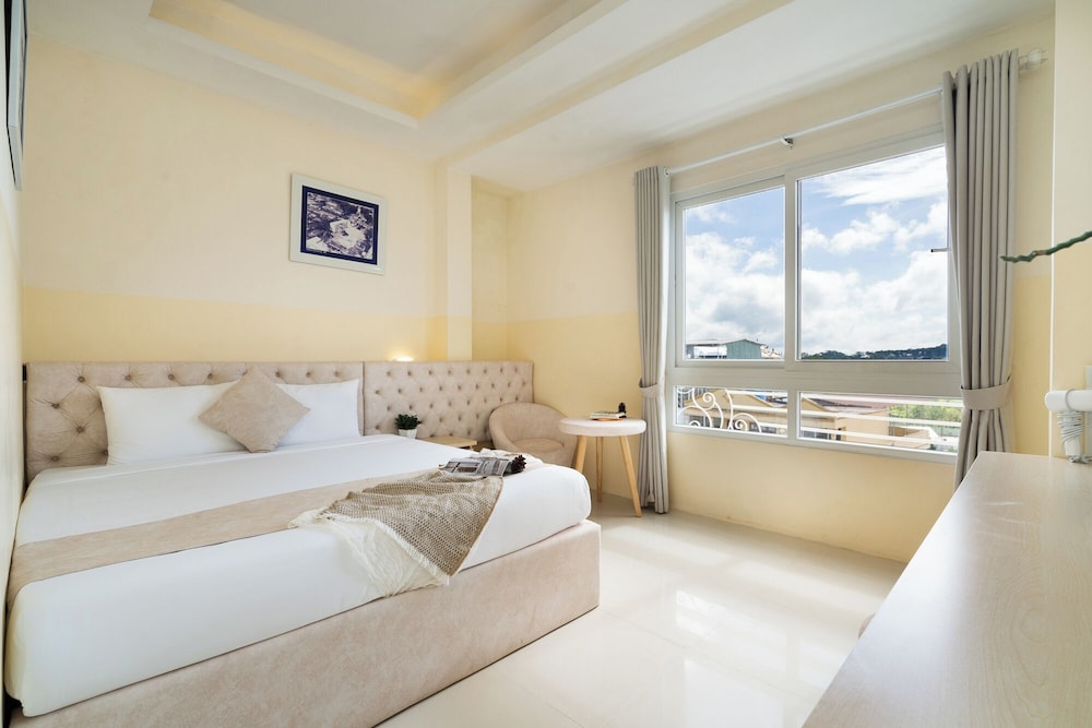 ROOM, DOUBLE BED, CITY VIEW