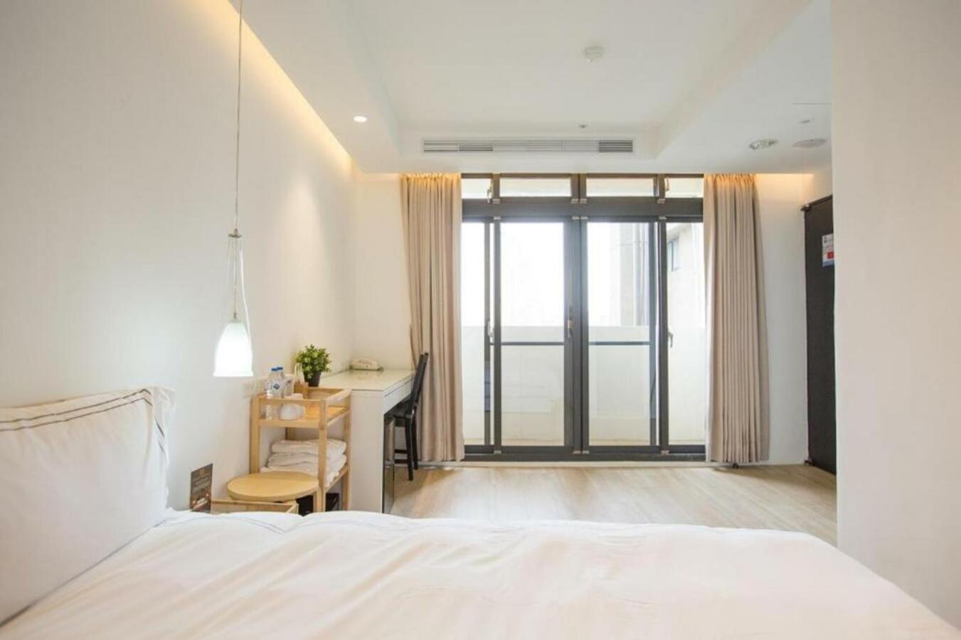 Mini West Hotel 13/50
