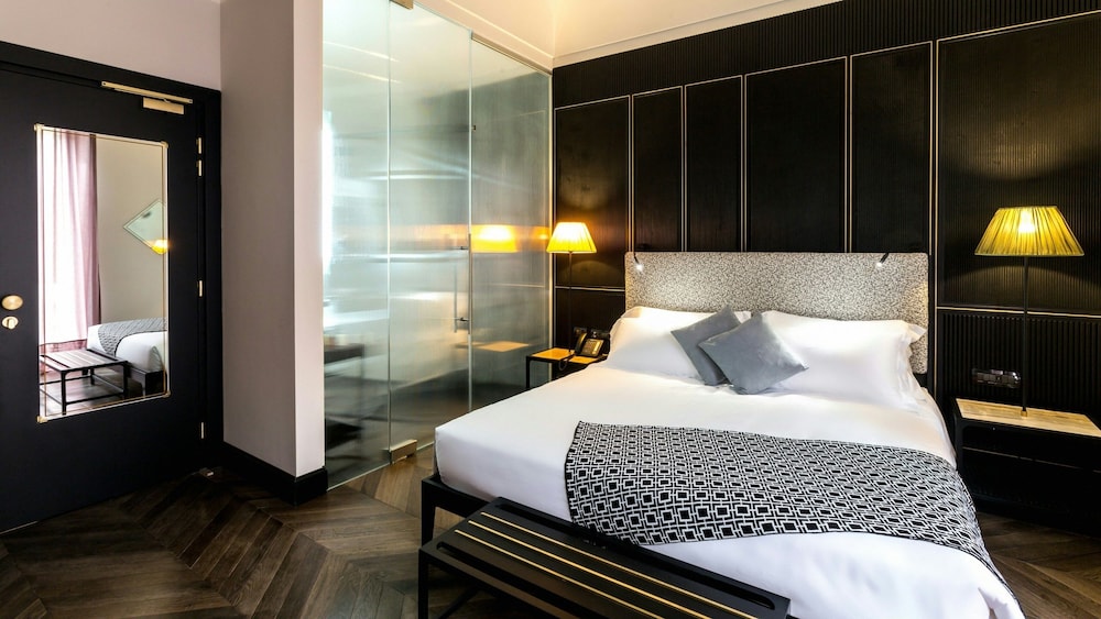 DELUXE, DOUBLE BED