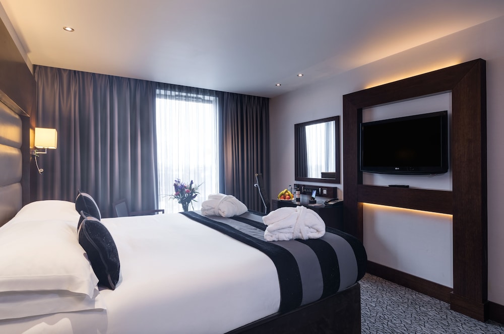 DELUXE, DOUBLE BED