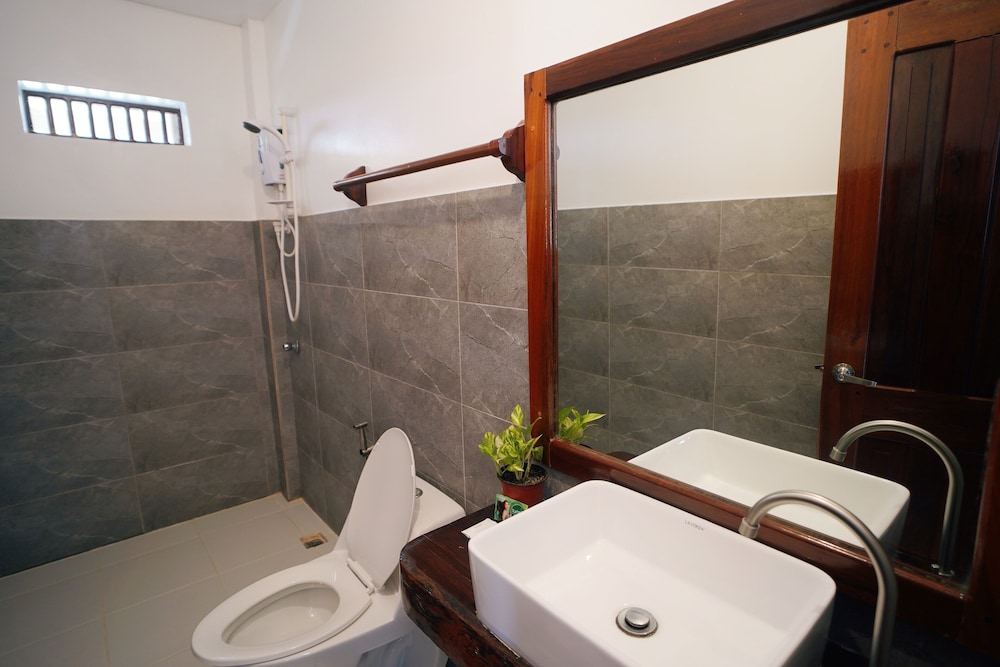 Point 303 Surf Resort 50/50