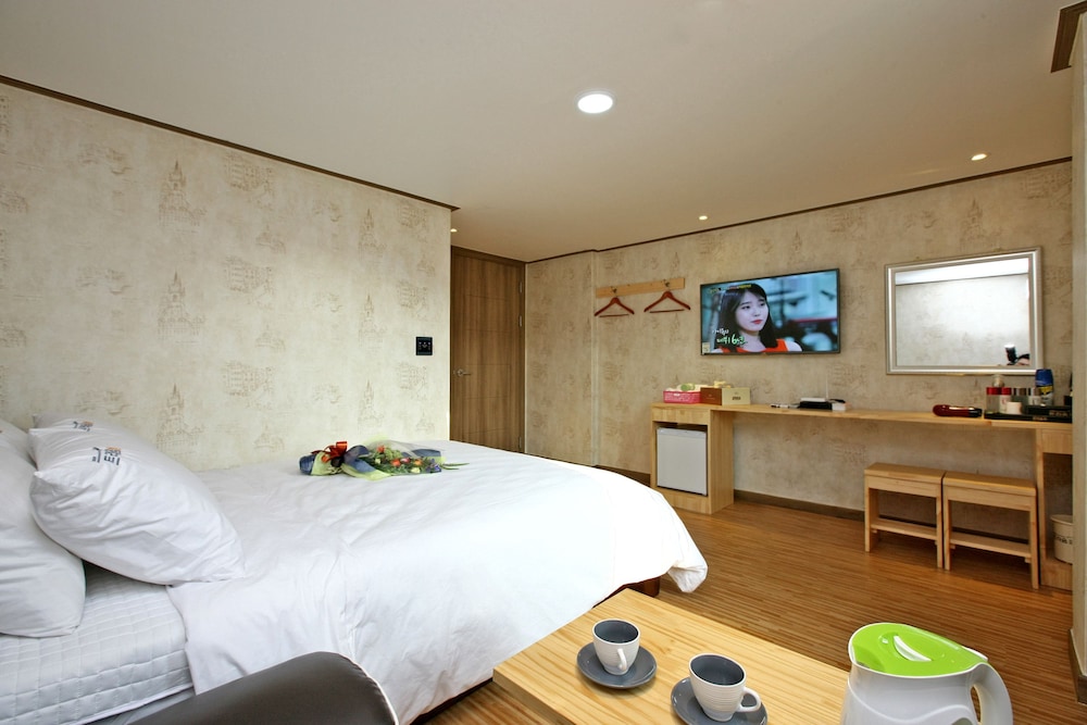 Traum Hotel &amp; Condo 32/55