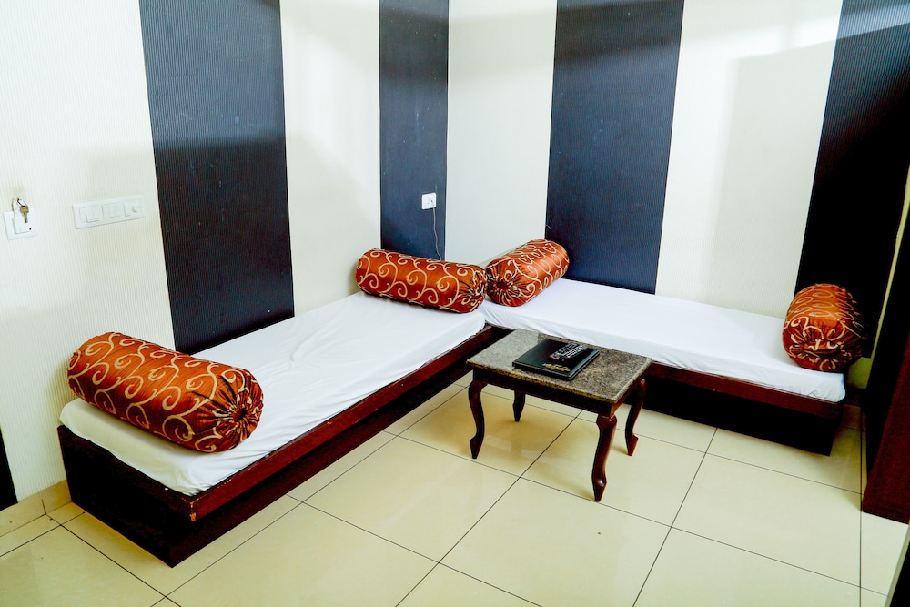 Hotel Abi Krishna 19/40